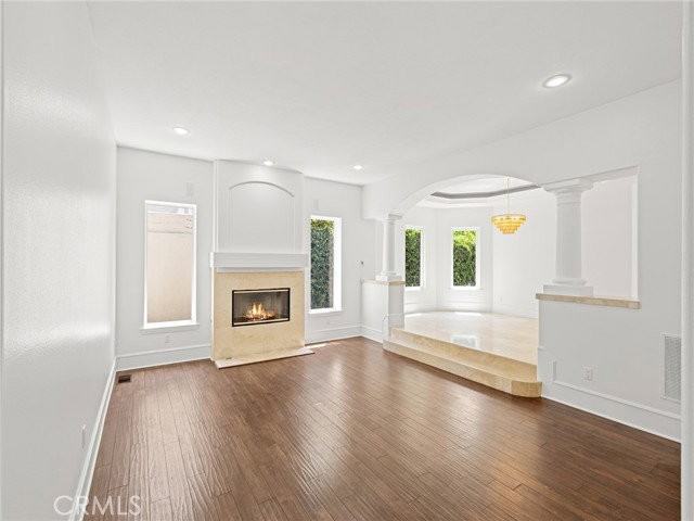 3210 N Ardmore Ave - Photo 2 of 8