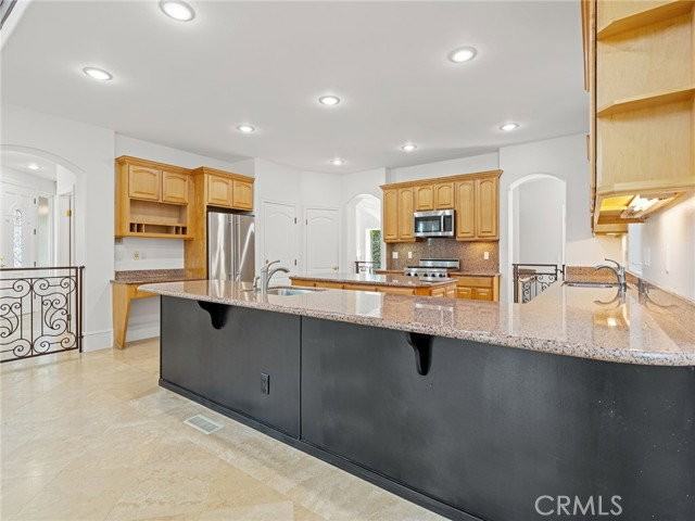 3210 N Ardmore Ave - Photo 3 of 8