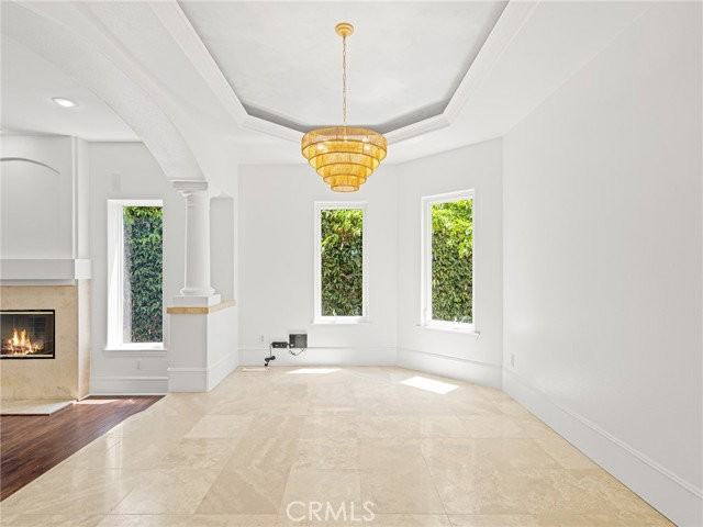3210 N Ardmore Ave - Photo 4 of 8