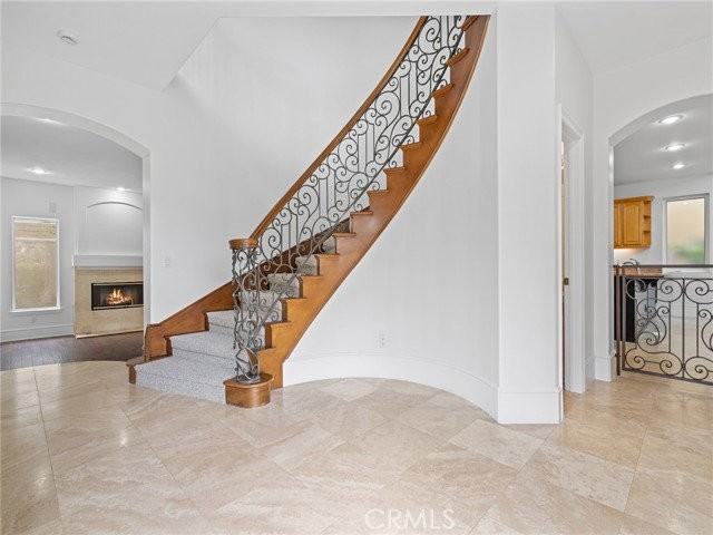 3210 N Ardmore Ave - Photo 6 of 8
