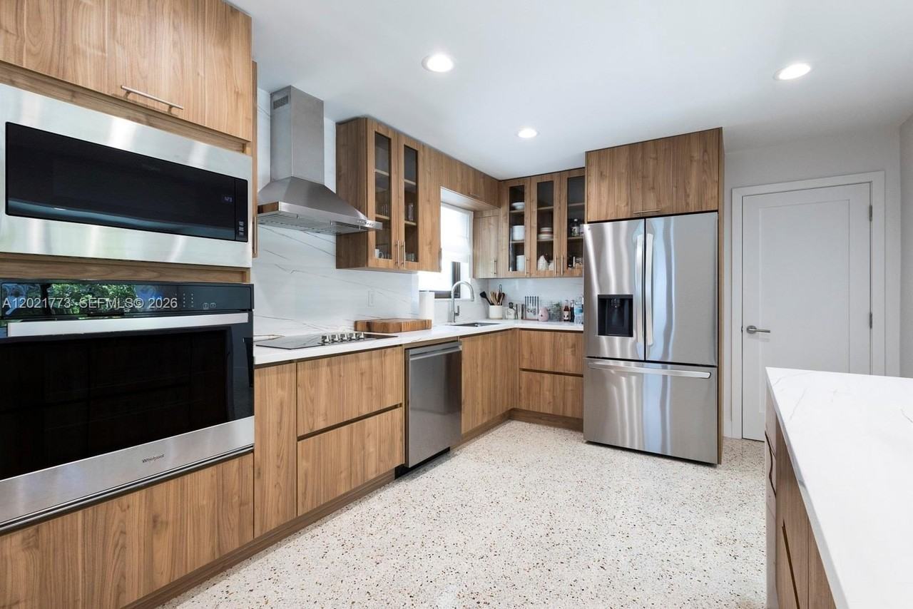 1701 Sw 23rd Ter - Photo 3 of 23