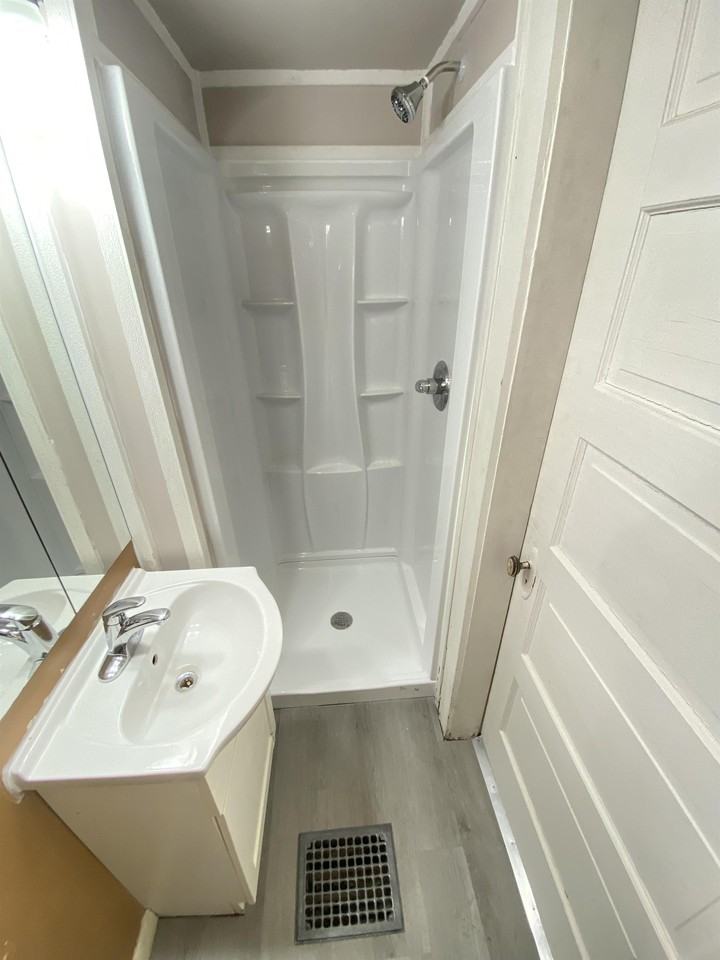 424 N Main St #B - Photo 5 of 7