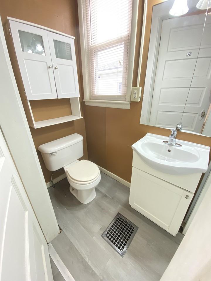 424 N Main St #B - Photo 6 of 7