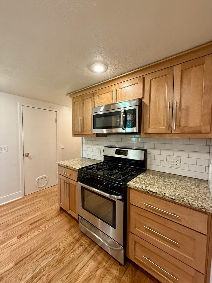 7724 Walnut St #1 - Photo 5 of 16