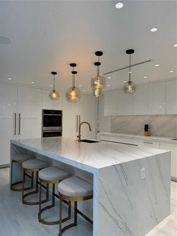 5841 Sw 37th Ave - Photo 3 of 48
