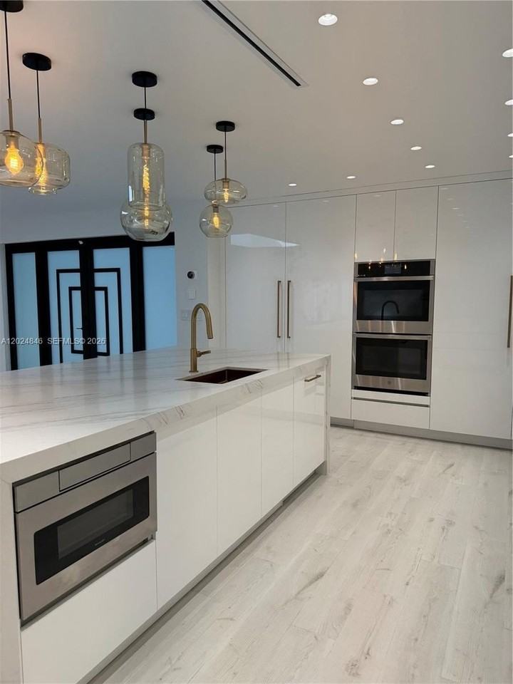 5841 Sw 37th Ave - Photo 4 of 48