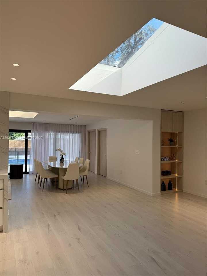 5841 Sw 37th Ave - Photo 7 of 48
