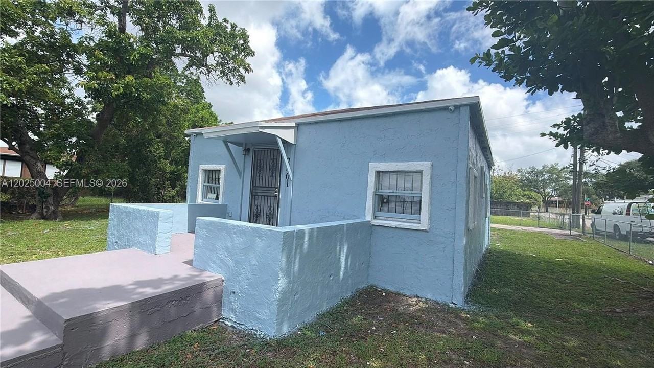 2461 Nw 61st St #2461 - Photo 2 of 3