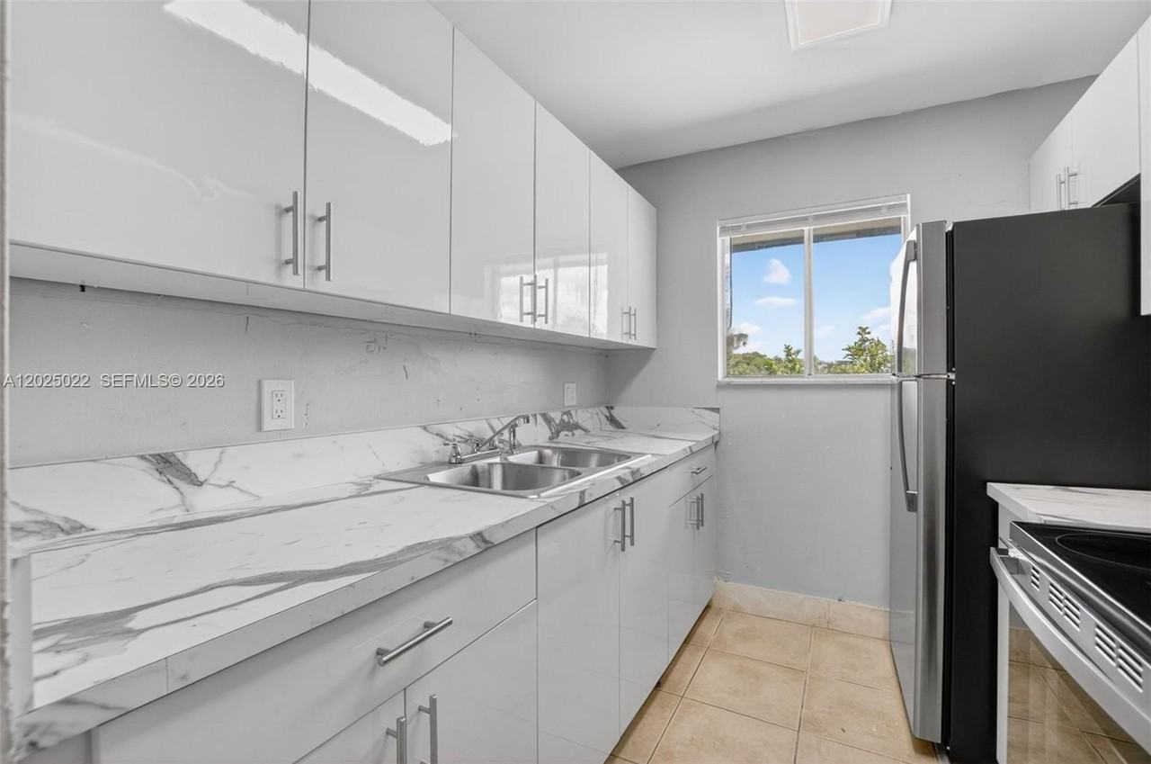 2103 Catherine Dr #2 - Photo 4 of 29
