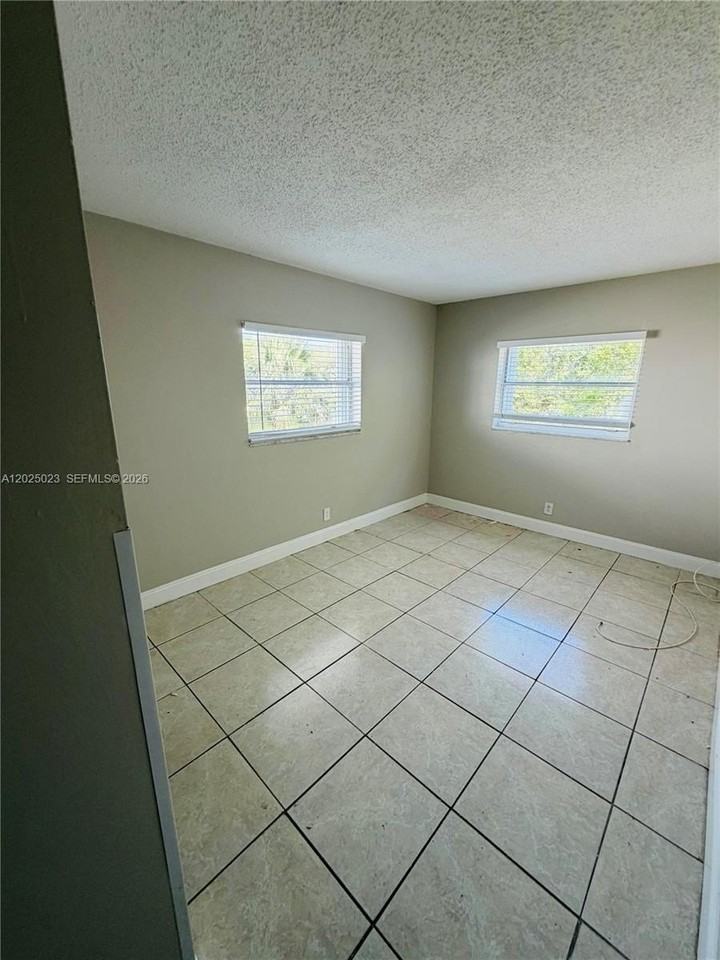 331 Nw 42nd Ct #101 - Photo 4 of 7