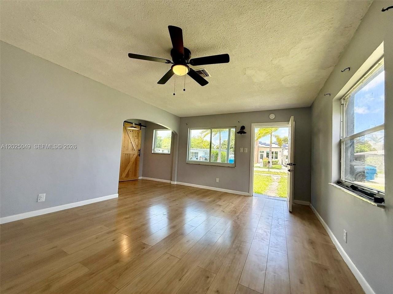 4030 Sw 28th St - Photo 4 of 13