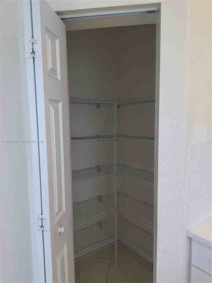 1645 Se 20th Rd #1645 - Photo 5 of 20
