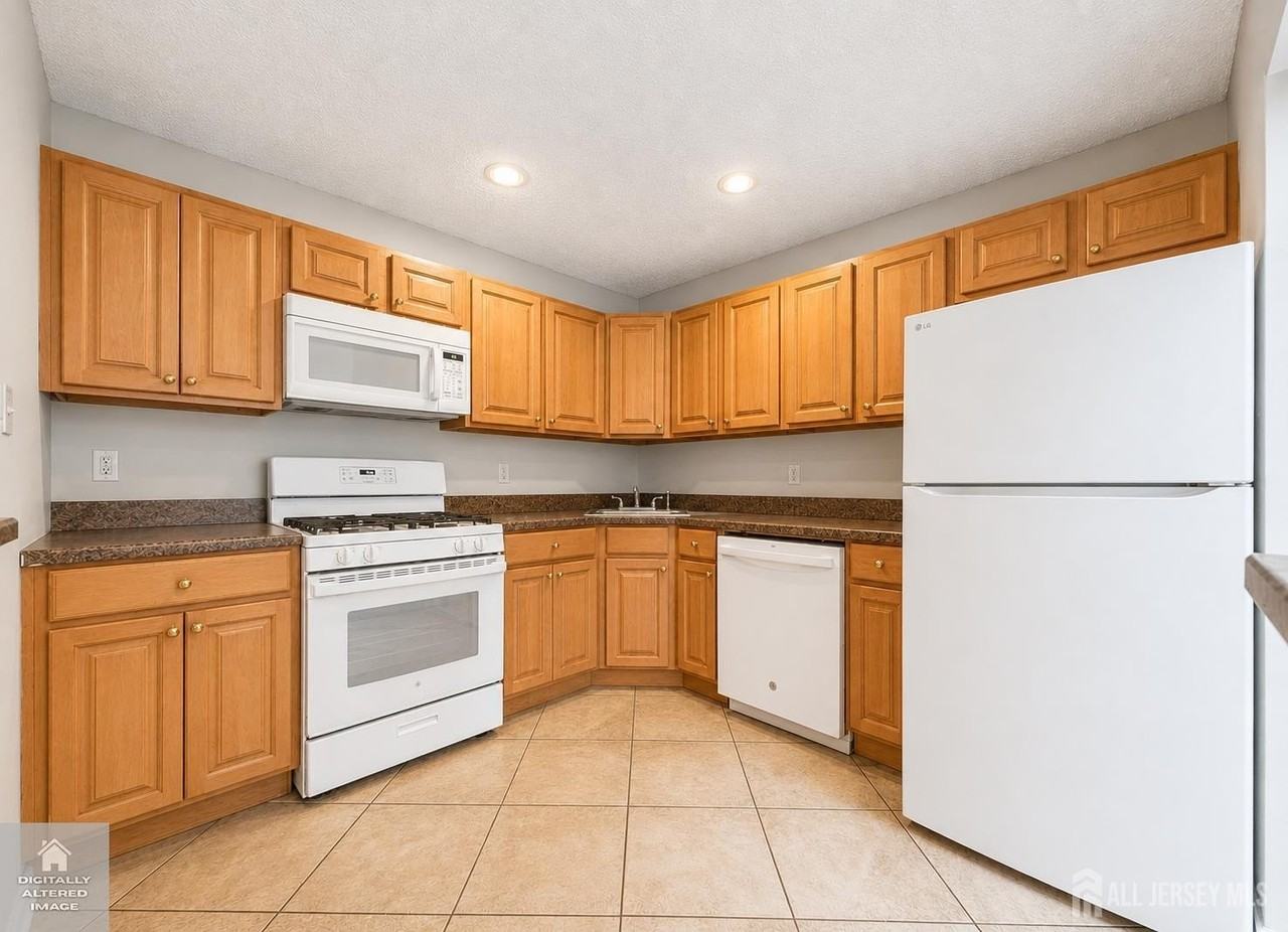 482 Danbury Ln - Photo 4 of 16