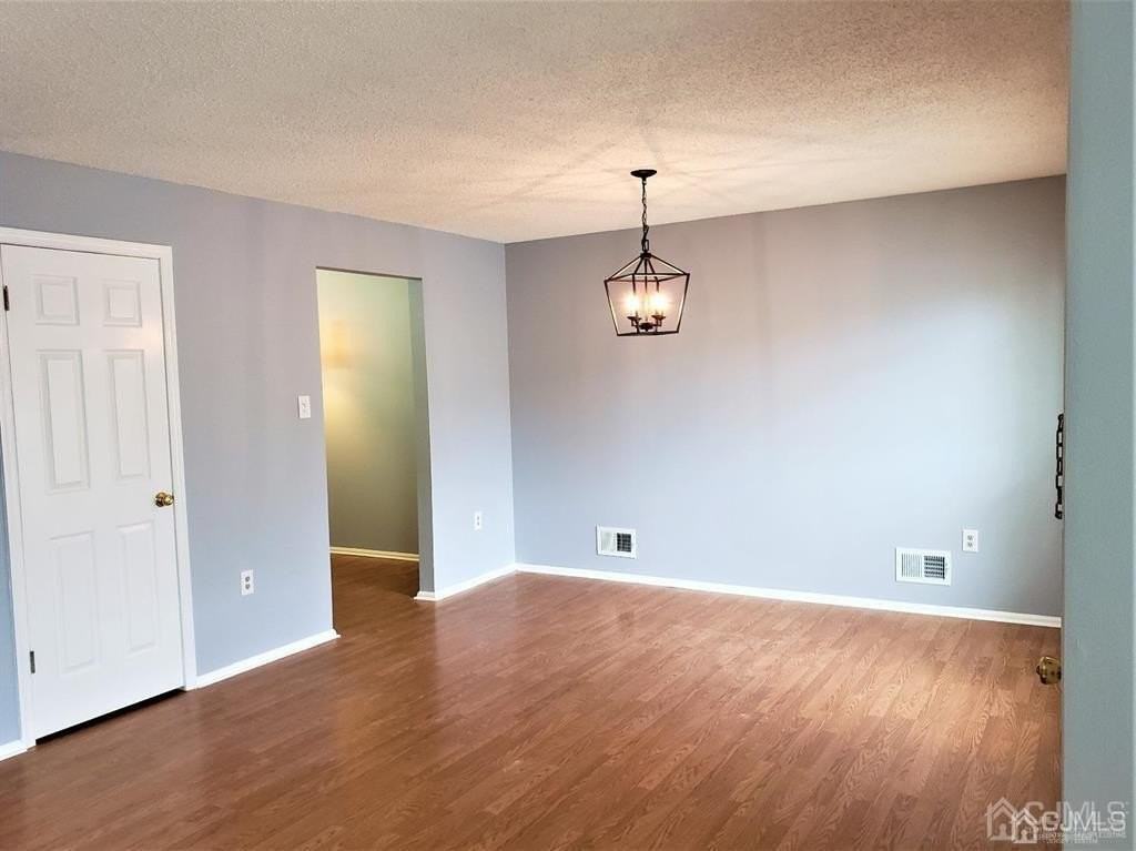 19 Goodwin Dr - Photo 3 of 8