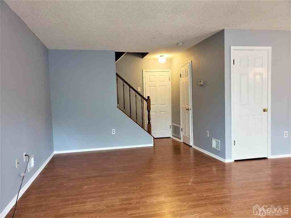 19 Goodwin Dr - Photo 4 of 8