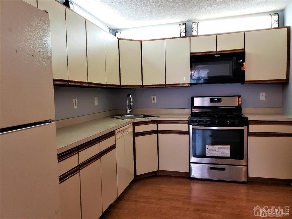 19 Goodwin Dr - Photo 5 of 8