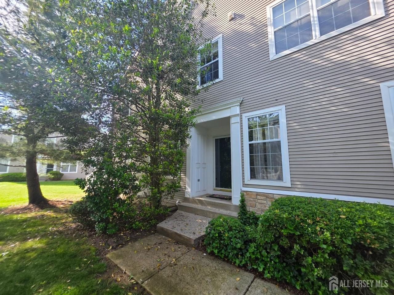 1301 Dahlia Cir - Photo 2 of 17