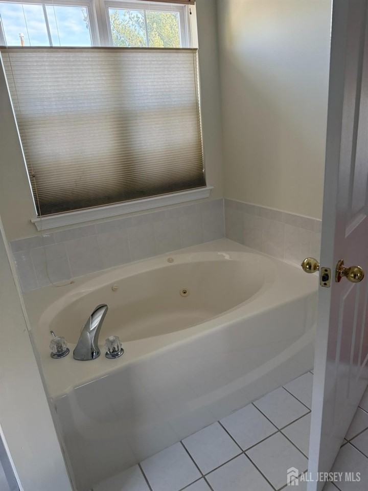 1301 Dahlia Cir - Photo 7 of 17