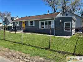 featured image of 10 Lake Ave