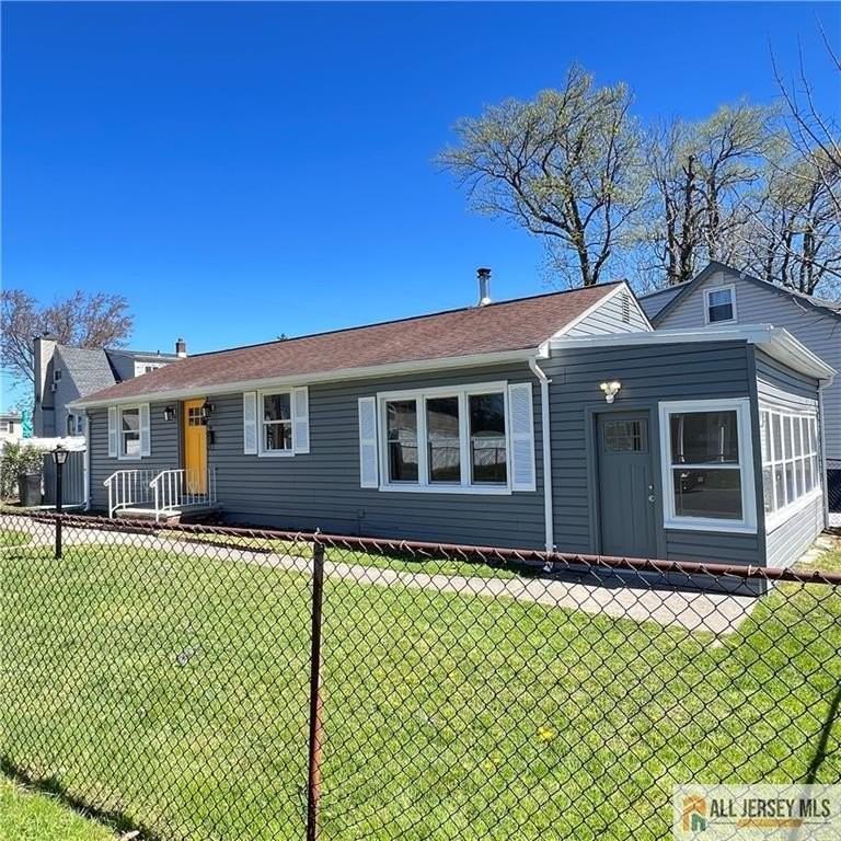 10 Lake Ave - Photo 2 of 21