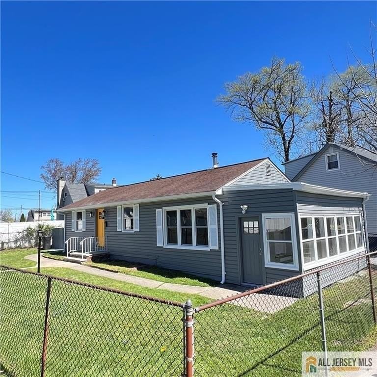 10 Lake Ave - Photo 3 of 21