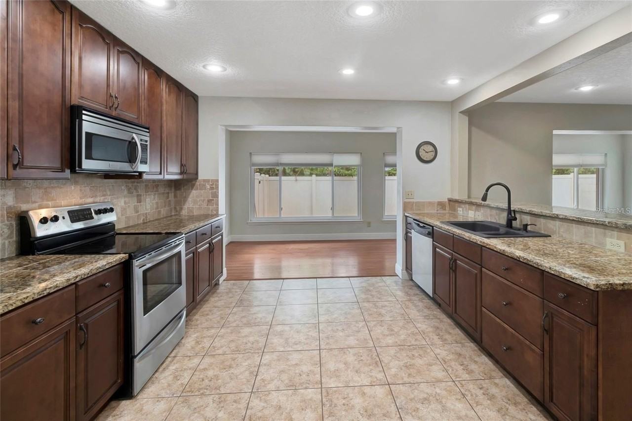 205 S Woodland St - Photo 7 of 33