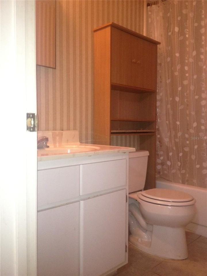4224 Sw 70th Ter #B - Photo 2 of 12