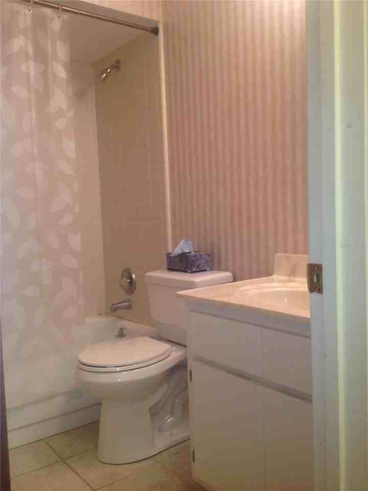 4224 Sw 70th Ter #B - Photo 5 of 12