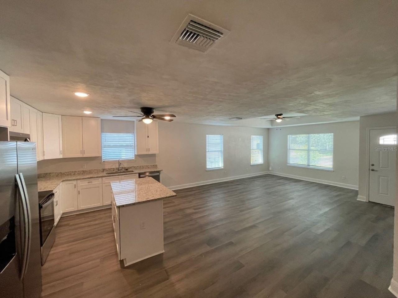 11507 Nw 74th Ter - Photo 4 of 23