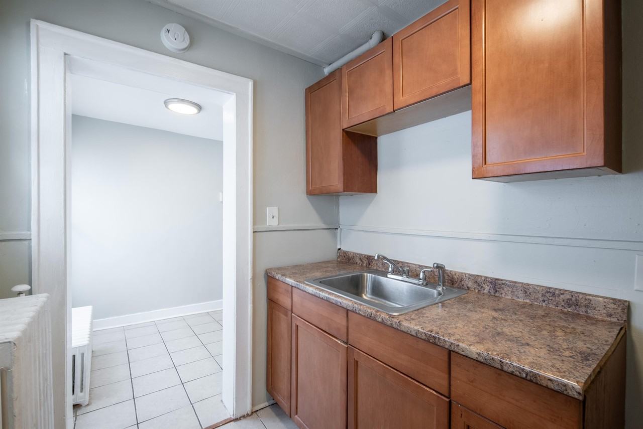 1327 1st St #1 - Photo 4 of 31