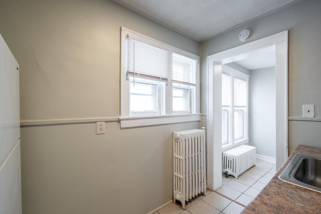 1327 1st St #1 - Photo 5 of 31