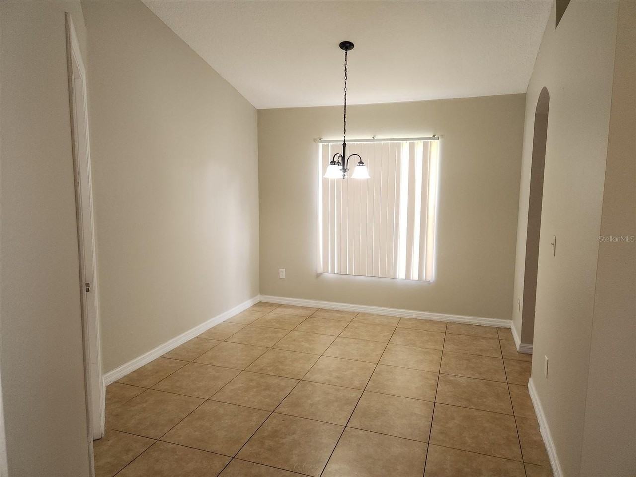1405 Teal Ct - Photo 6 of 21