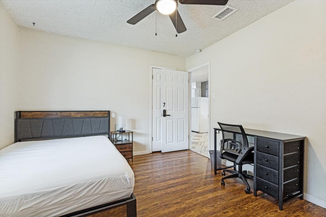 Country Manor Rd - Photo 5 of 20