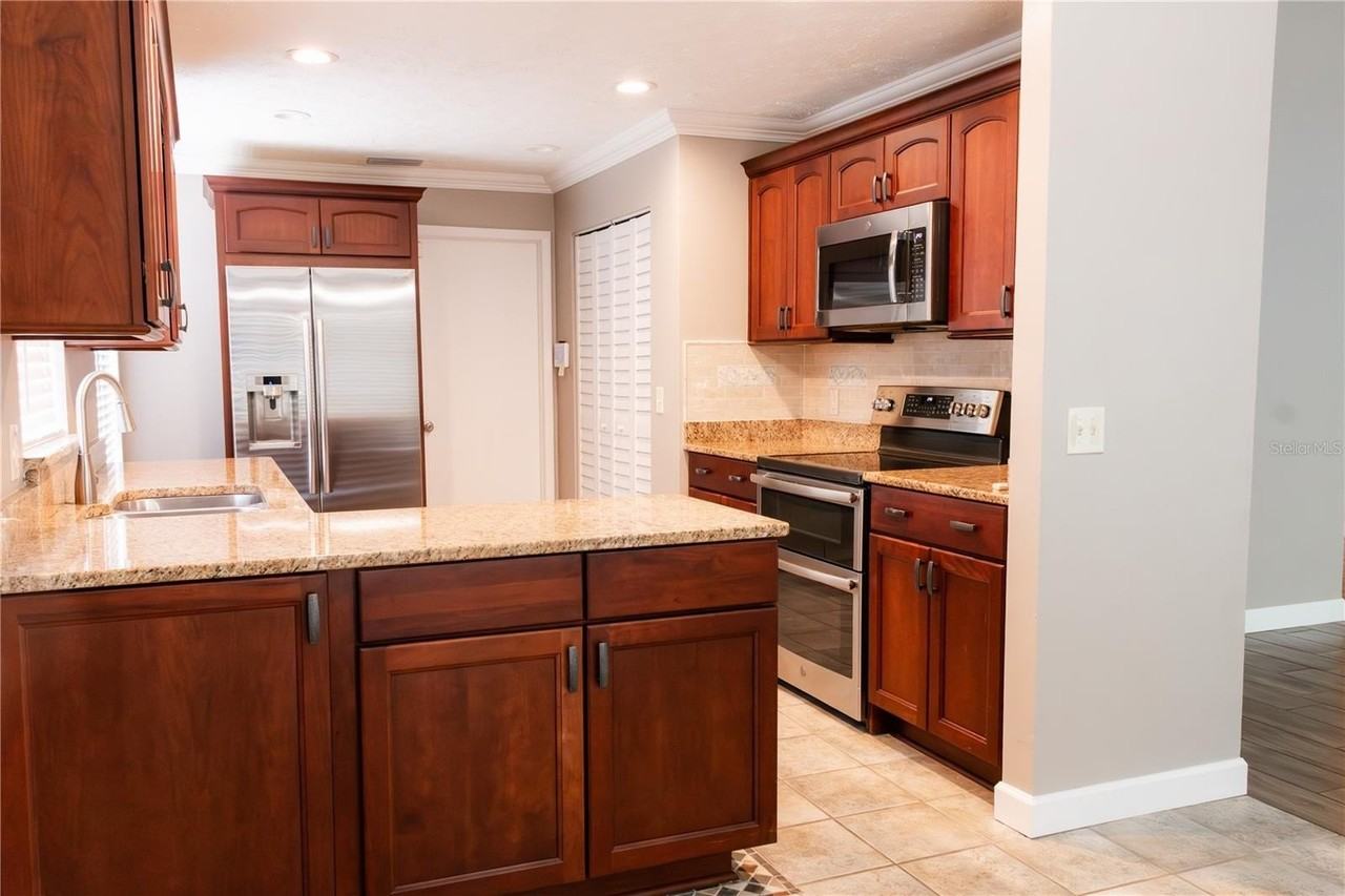 6711 S Sheridan Rd - Photo 6 of 20
