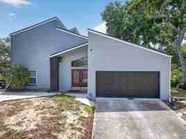 featured image of 2000 Brent Pl