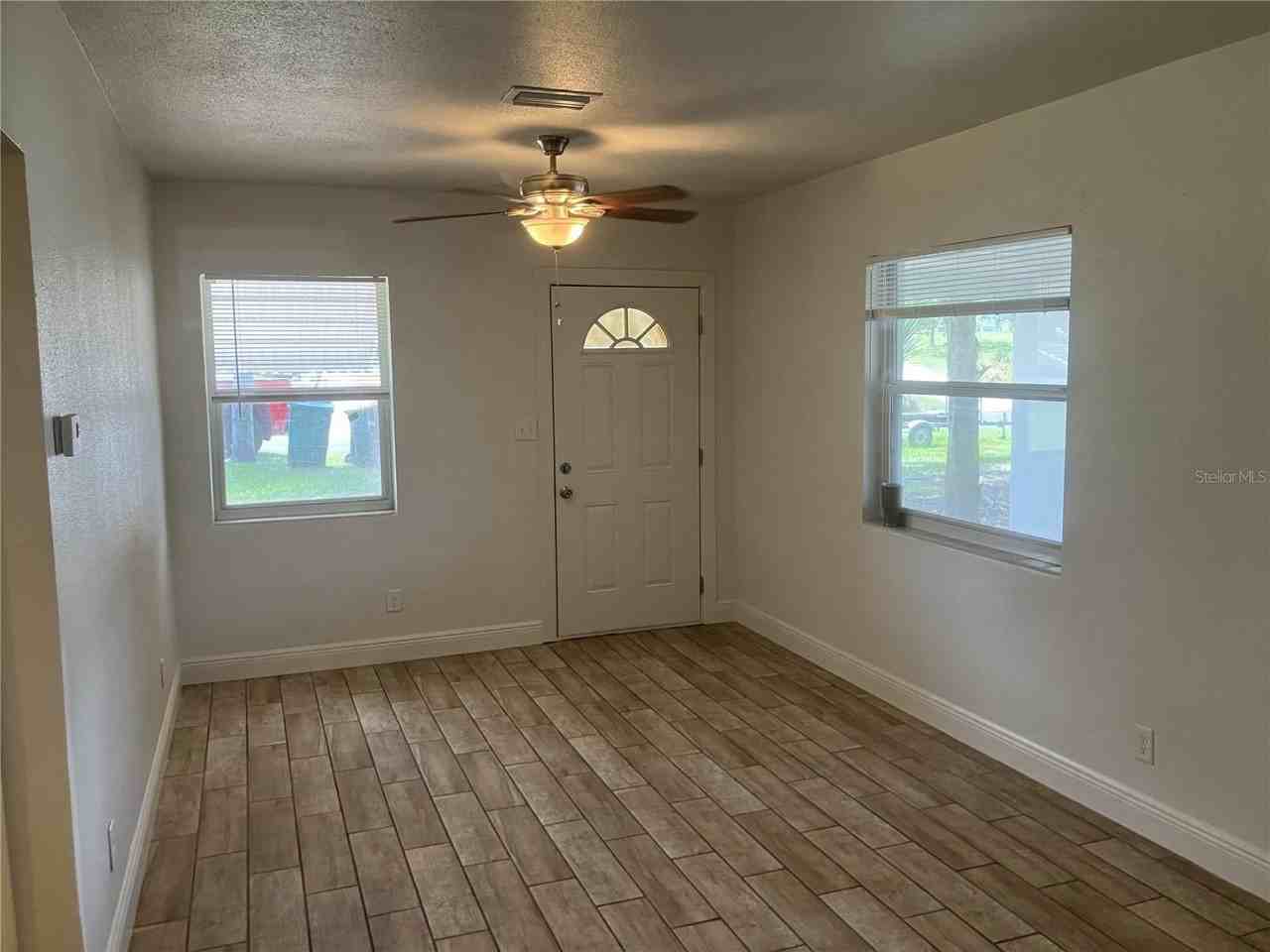 315 S Seminole Ave - Photo 3 of 12