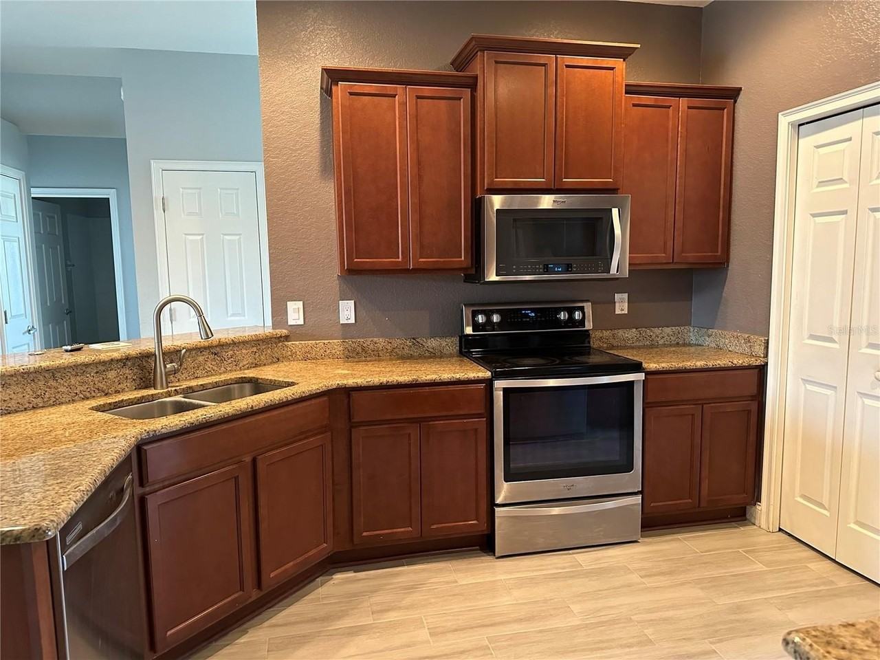 2597 Highlands Creek Way - Photo 2 of 9