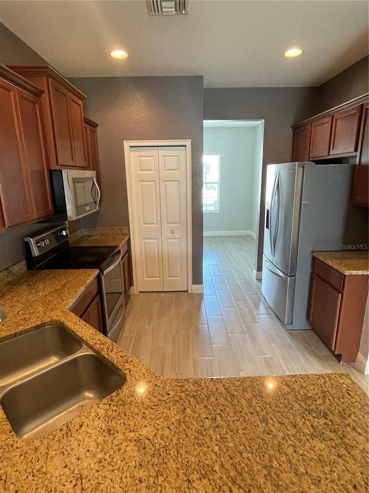 2597 Highlands Creek Way - Photo 6 of 9