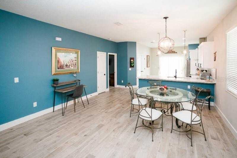 705 E Elm St - Photo 3 of 16