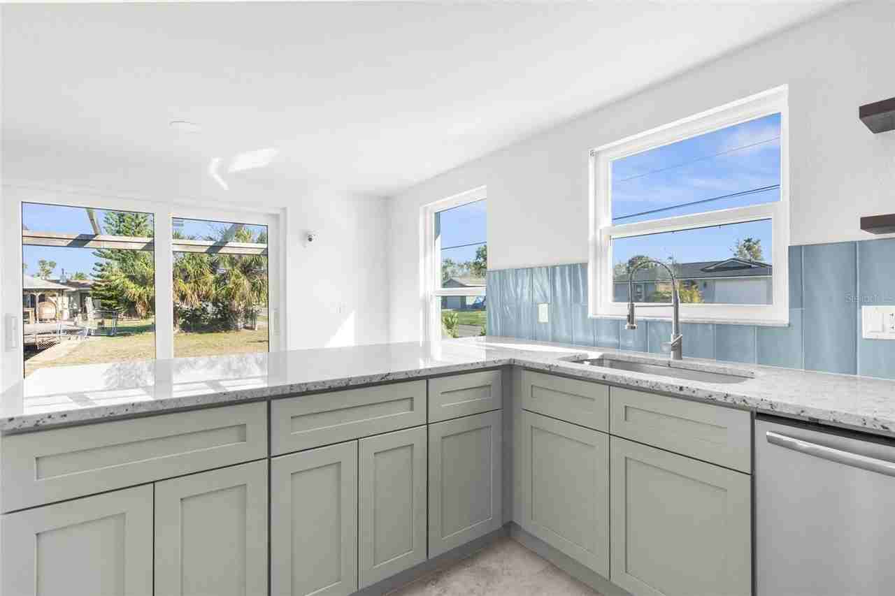 13726 Michelle Ave - Photo 4 of 21