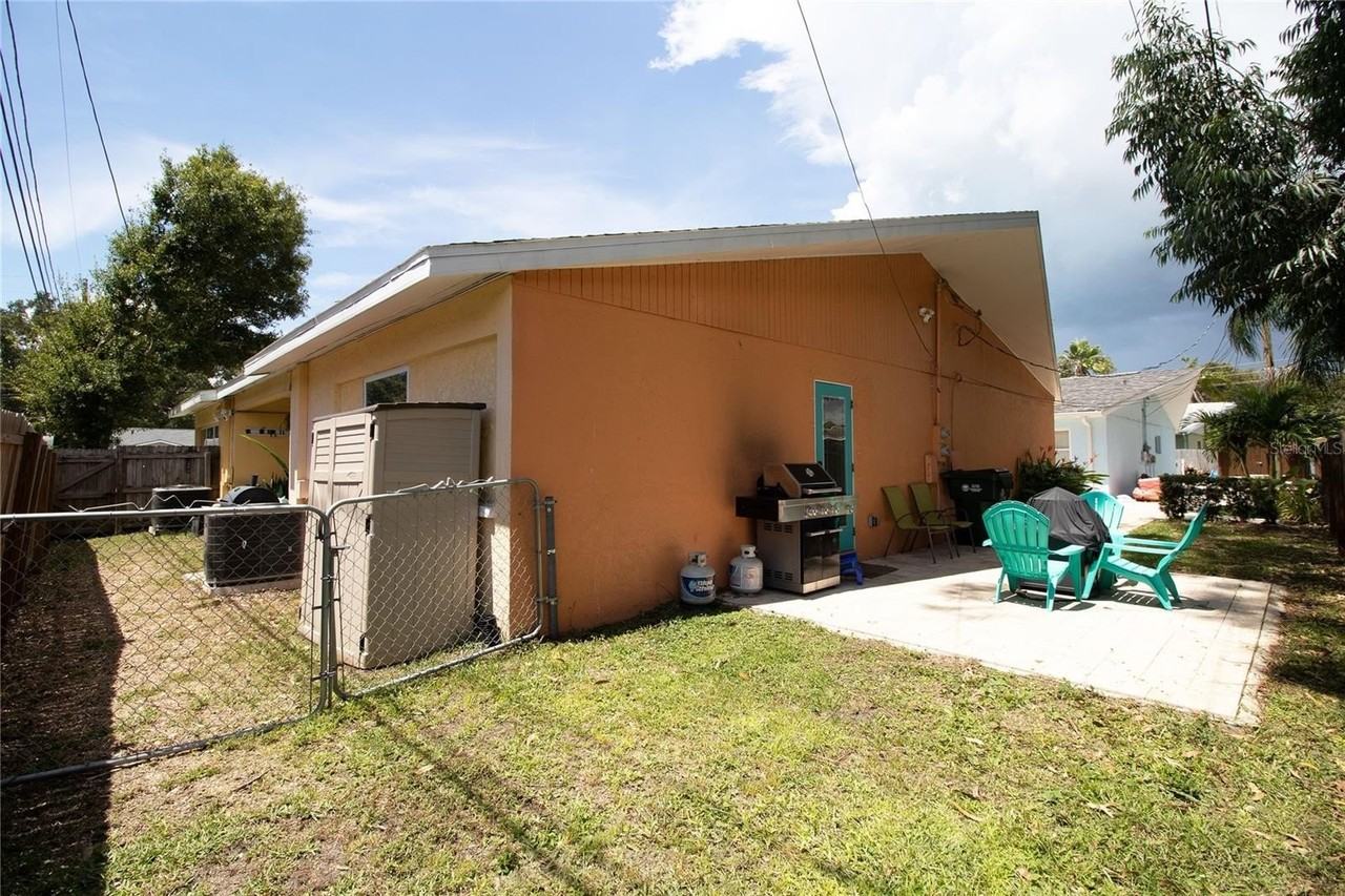 1635 Gladys St #2 - Photo 5 of 30
