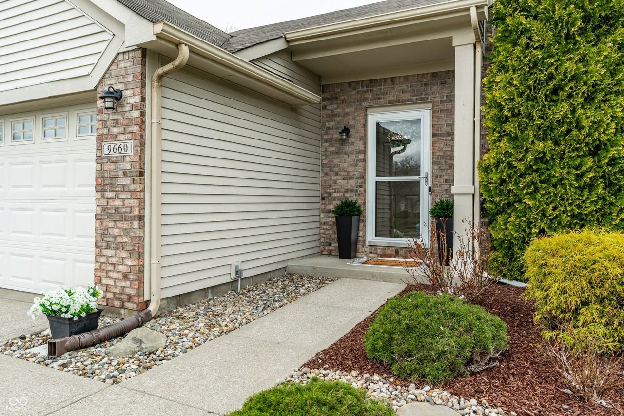 9660 Overcrest Dr - Photo 2 of 40