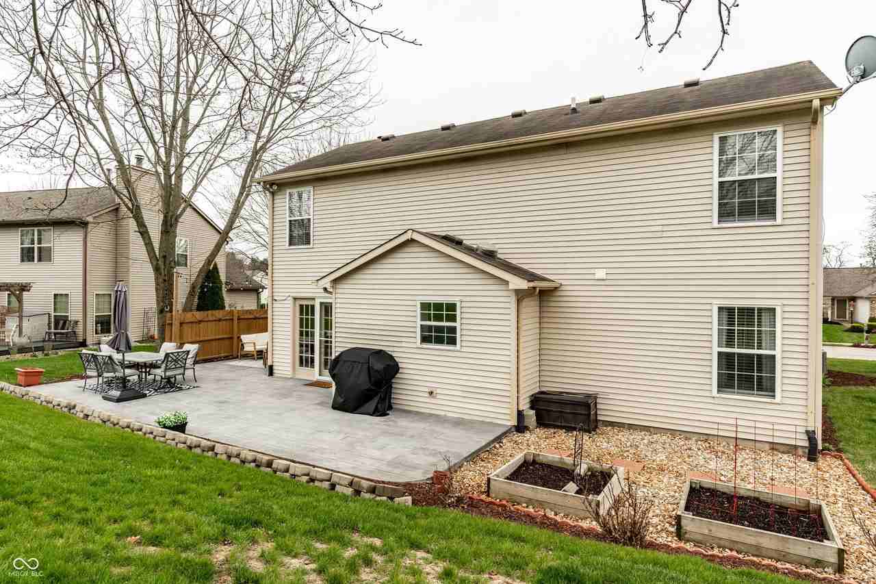 9660 Overcrest Dr - Photo 7 of 40