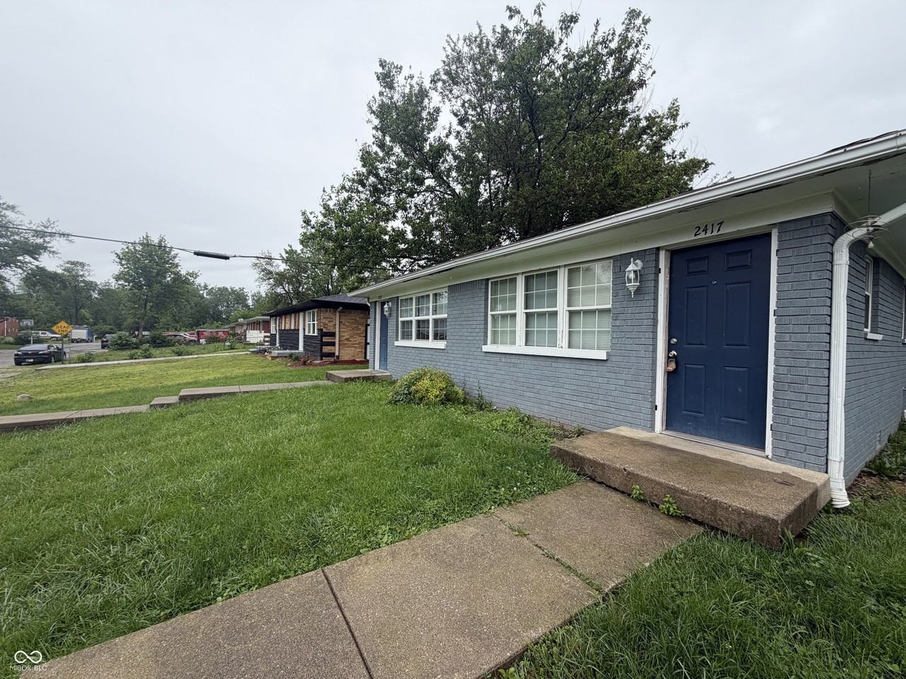 2417 N Bolton Ave - Photo 2 of 9