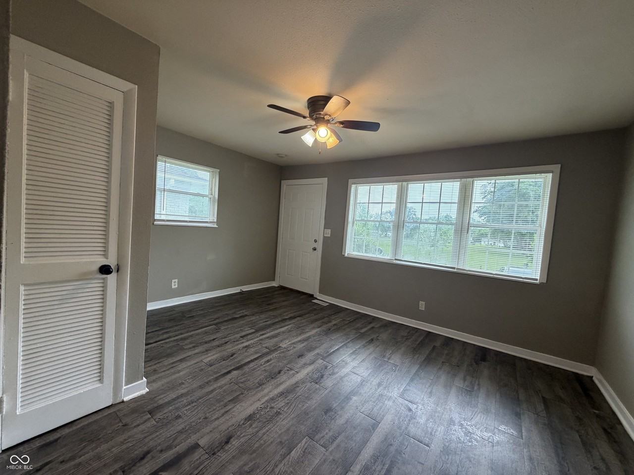 2417 N Bolton Ave - Photo 4 of 9