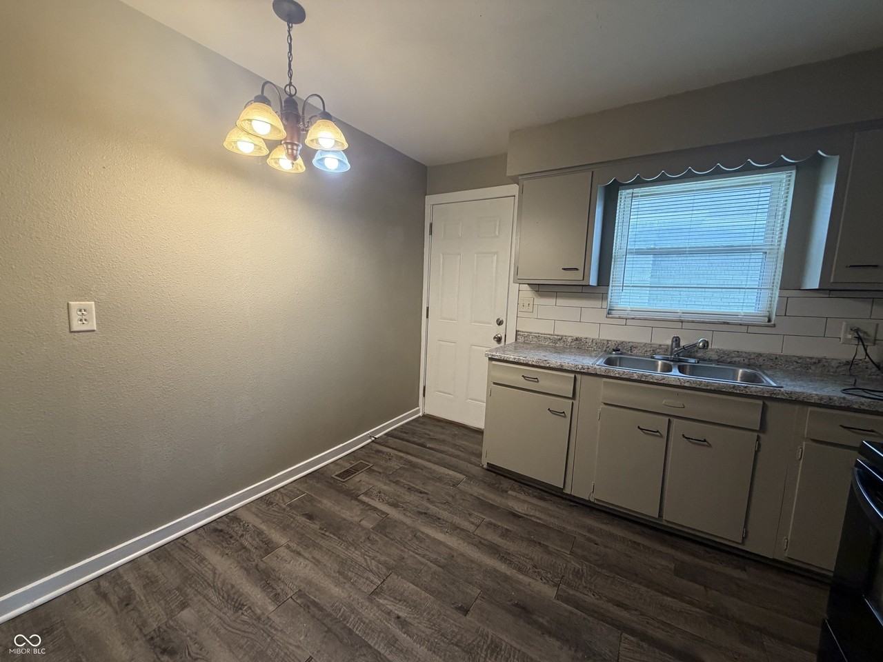 2417 N Bolton Ave - Photo 6 of 9