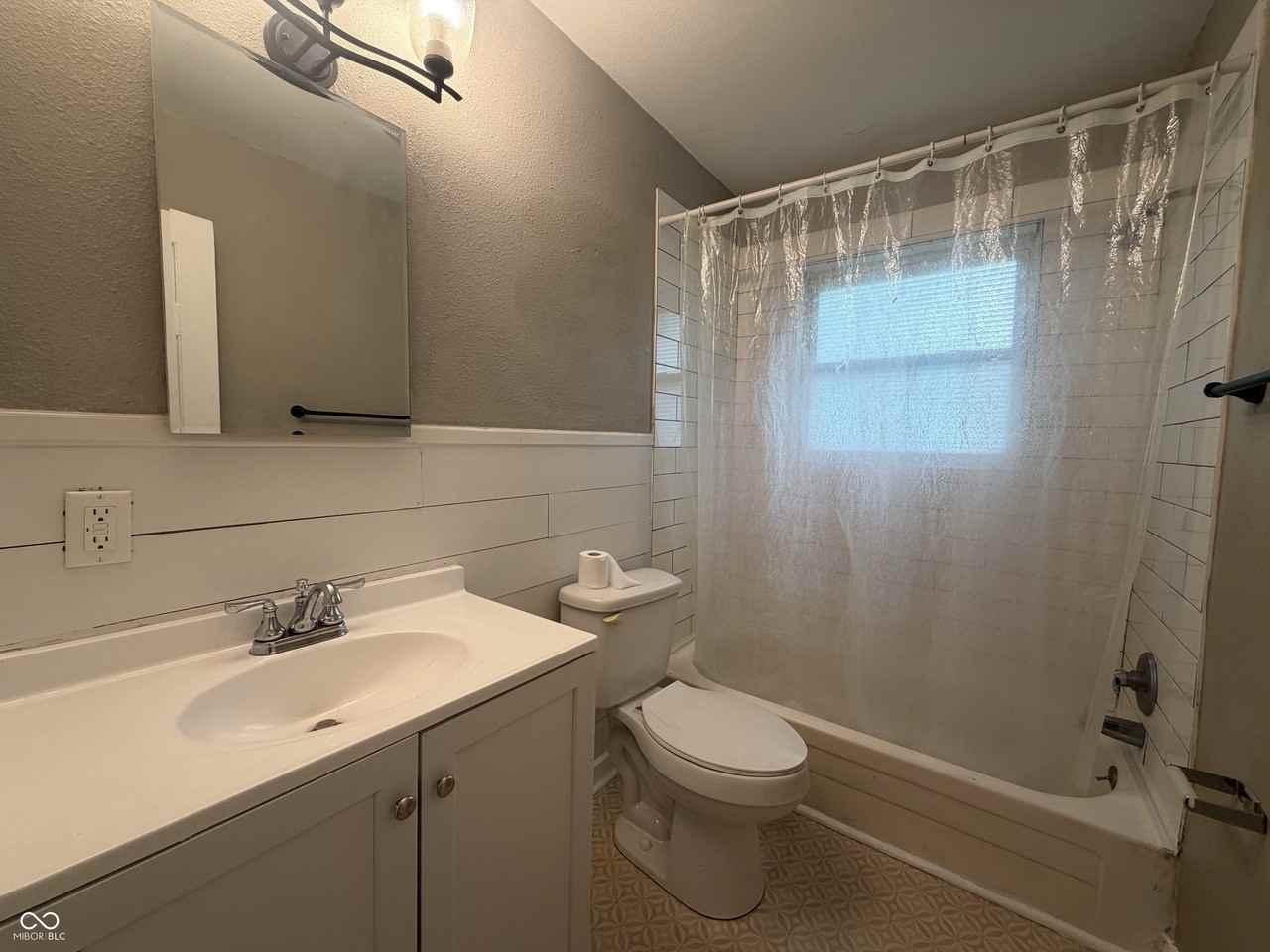 2417 N Bolton Ave - Photo 7 of 9