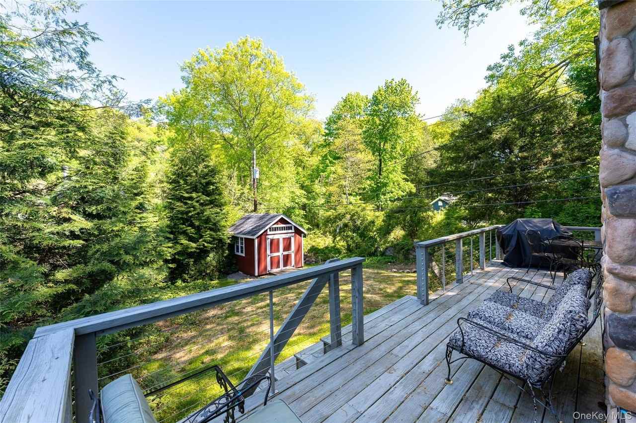 53 Cove Rd - Photo 7 of 36