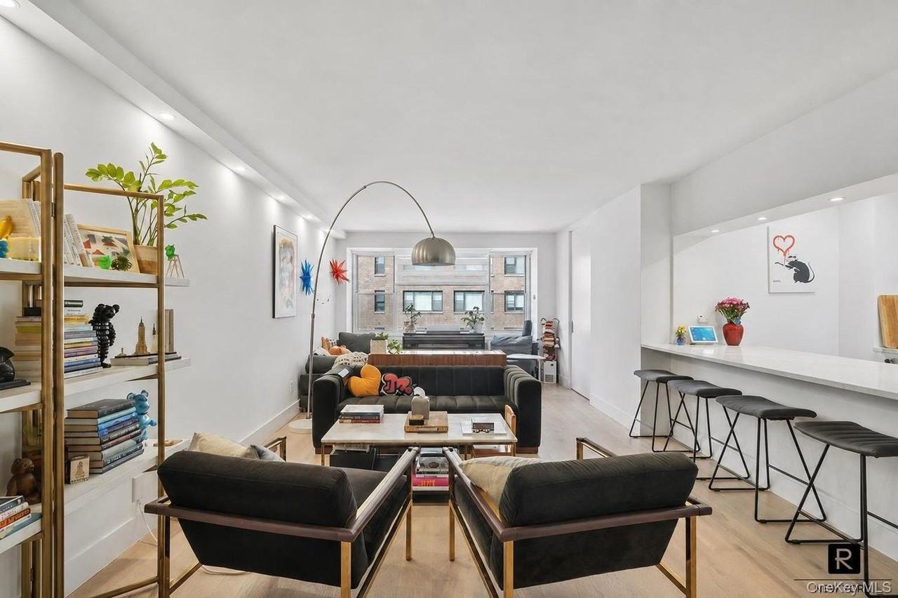 340 E 64th St #6P - Photo 4 of 19