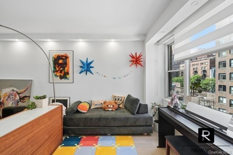 340 E 64th St #6P - Photo 6 of 19